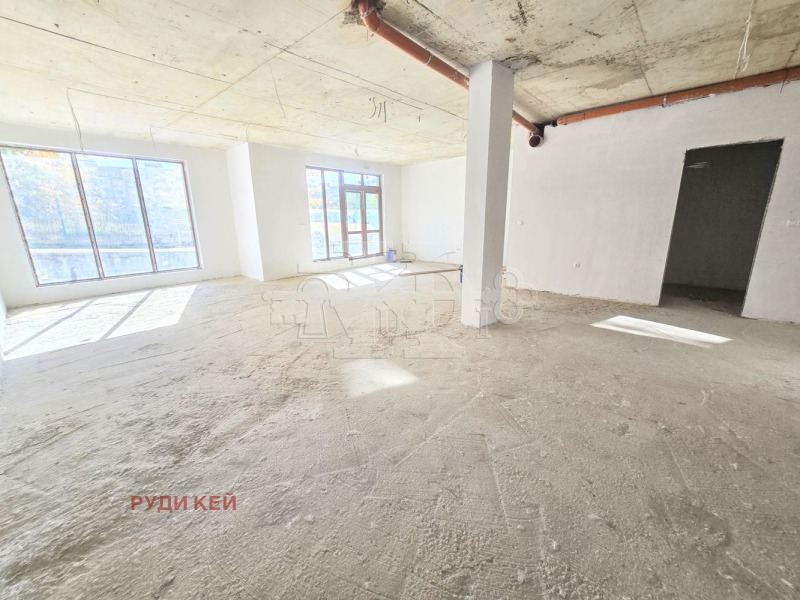 Продава МАГАЗИН, град Варна, Възраждане 1 • 160900 € / 314693.05 лв. • 10000579 1