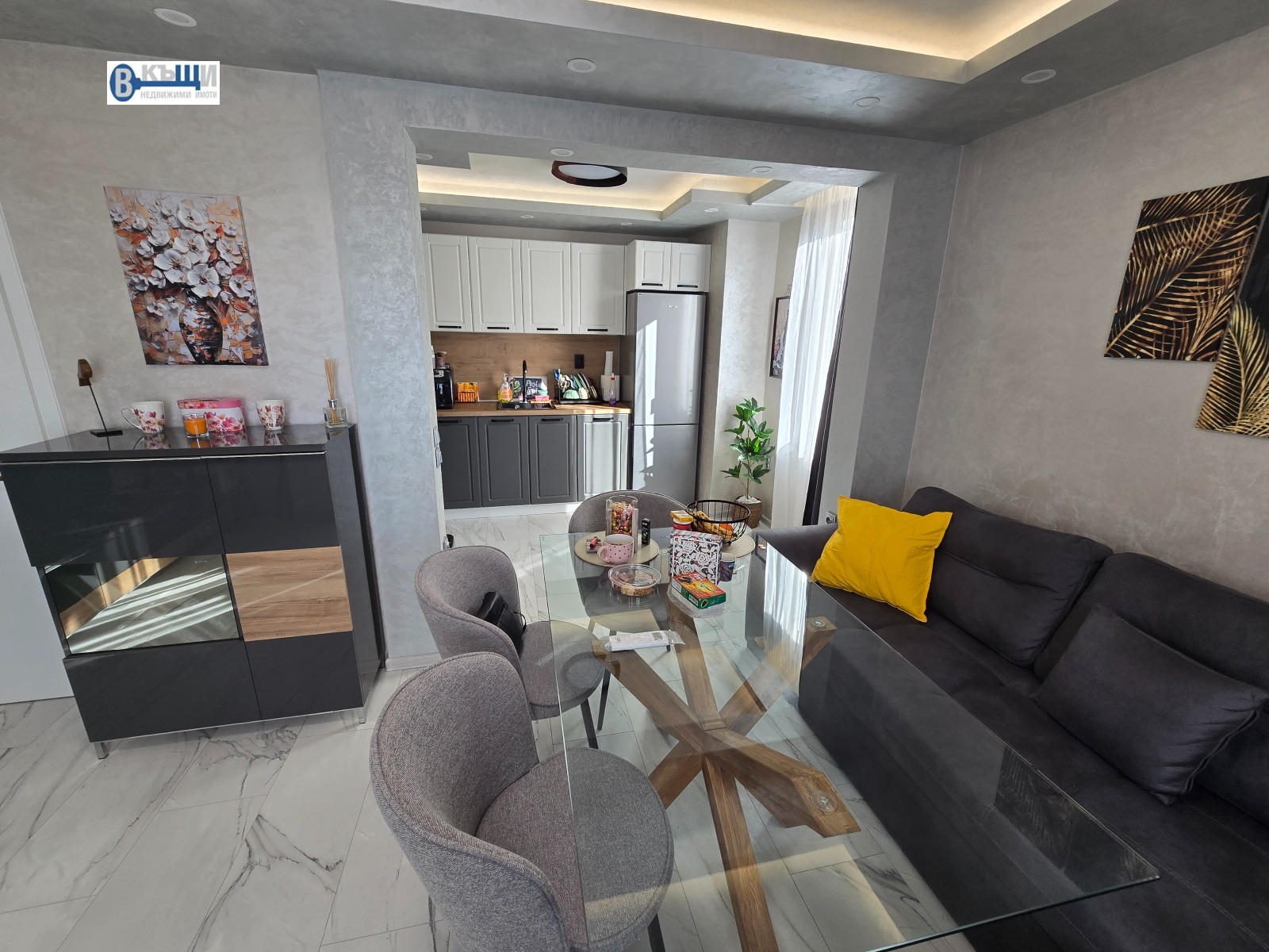 Продава 3-СТАЕН, гр. Велико Търново, Колю Фичето, снимка 2 - Апартаменти - 53645472