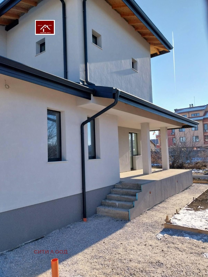 À venda  Casa Plovdiv , Ostromila , 300 m² | 23044593 - imagem [2]