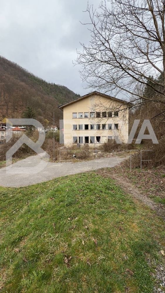 Продава ХОТЕЛ, гр. Тетевен, област Ловеч, снимка 3 - Хотели - 54135086