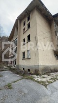 Продава ХОТЕЛ, гр. Тетевен, област Ловеч, снимка 2