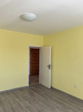 1 Schlafzimmer Ljulin 8, Sofia 3