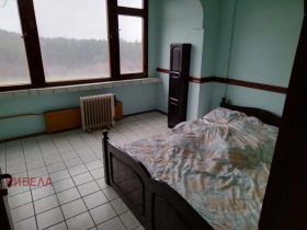 1 Schlafzimmer Tewa, Pernik 4