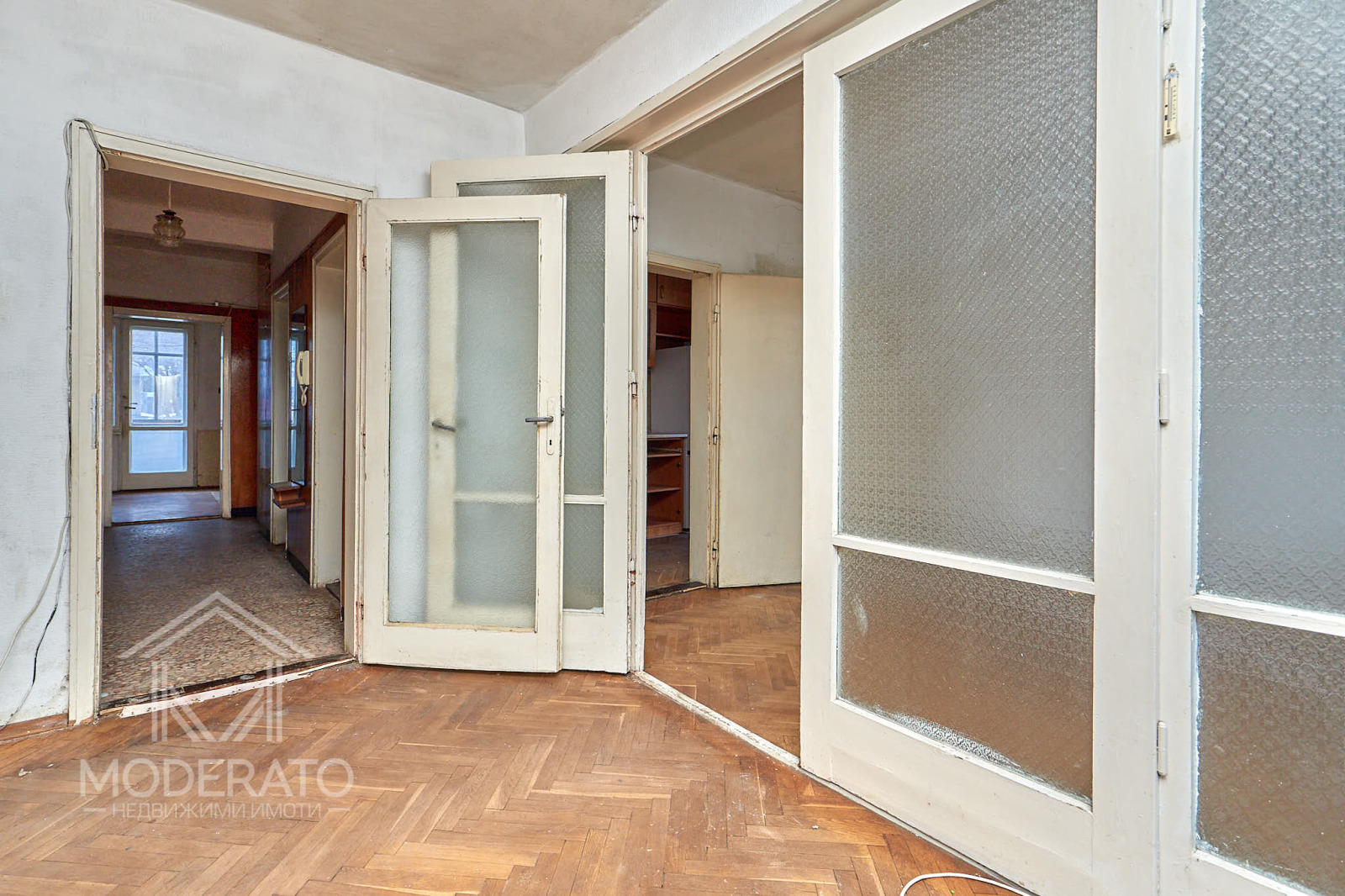 Продава МНОГОСТАЕН, гр. Бургас, Център, снимка 2 - Апартаменти - 54118644