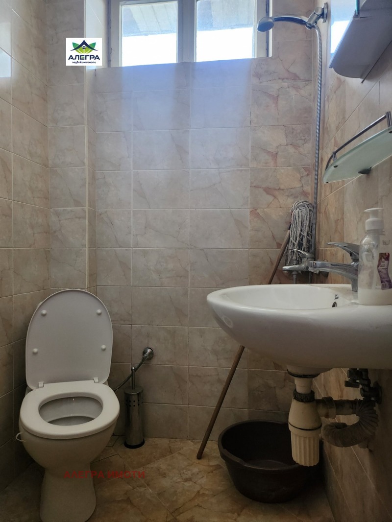 Продава ЕТАЖ ОТ КЪЩА, гр. Пазарджик, Център, снимка 8 - Етаж от къща - 53350291