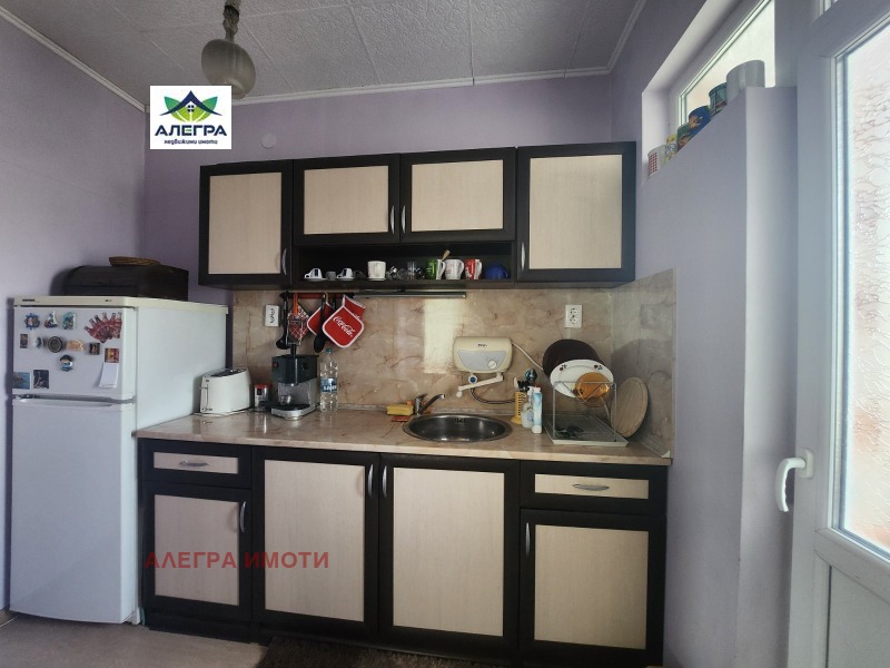 Продава ЕТАЖ ОТ КЪЩА, гр. Пазарджик, Център, снимка 6 - Етаж от къща - 53350291