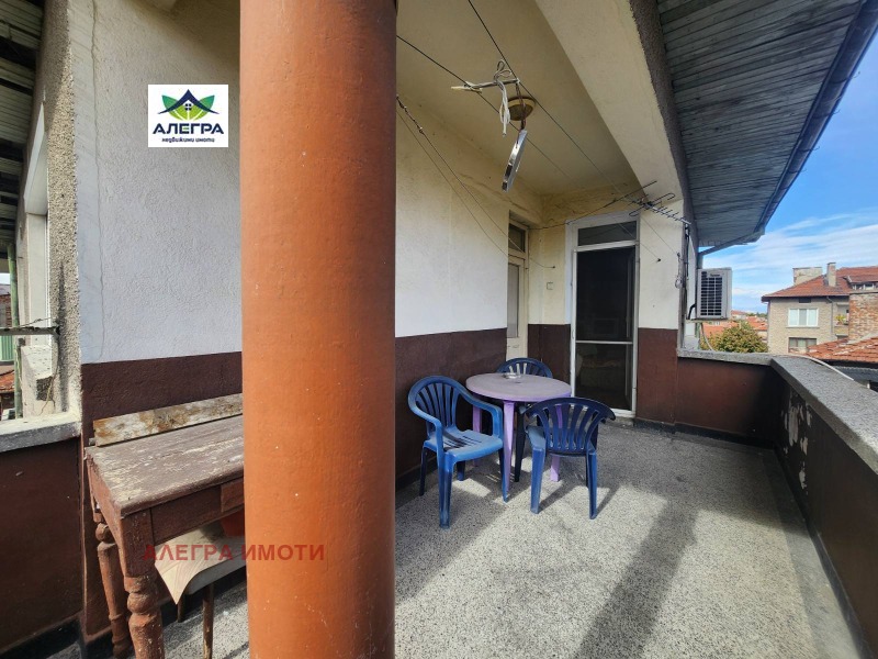 Продава ЕТАЖ ОТ КЪЩА, гр. Пазарджик, Център, снимка 3 - Етаж от къща - 53350291