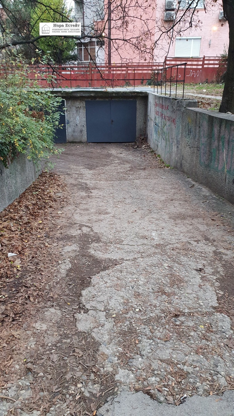 Продава ГАРАЖ, ПАРКОМЯСТО, гр. София, Гео Милев, снимка 3 - Гаражи и паркоместа - 52649084