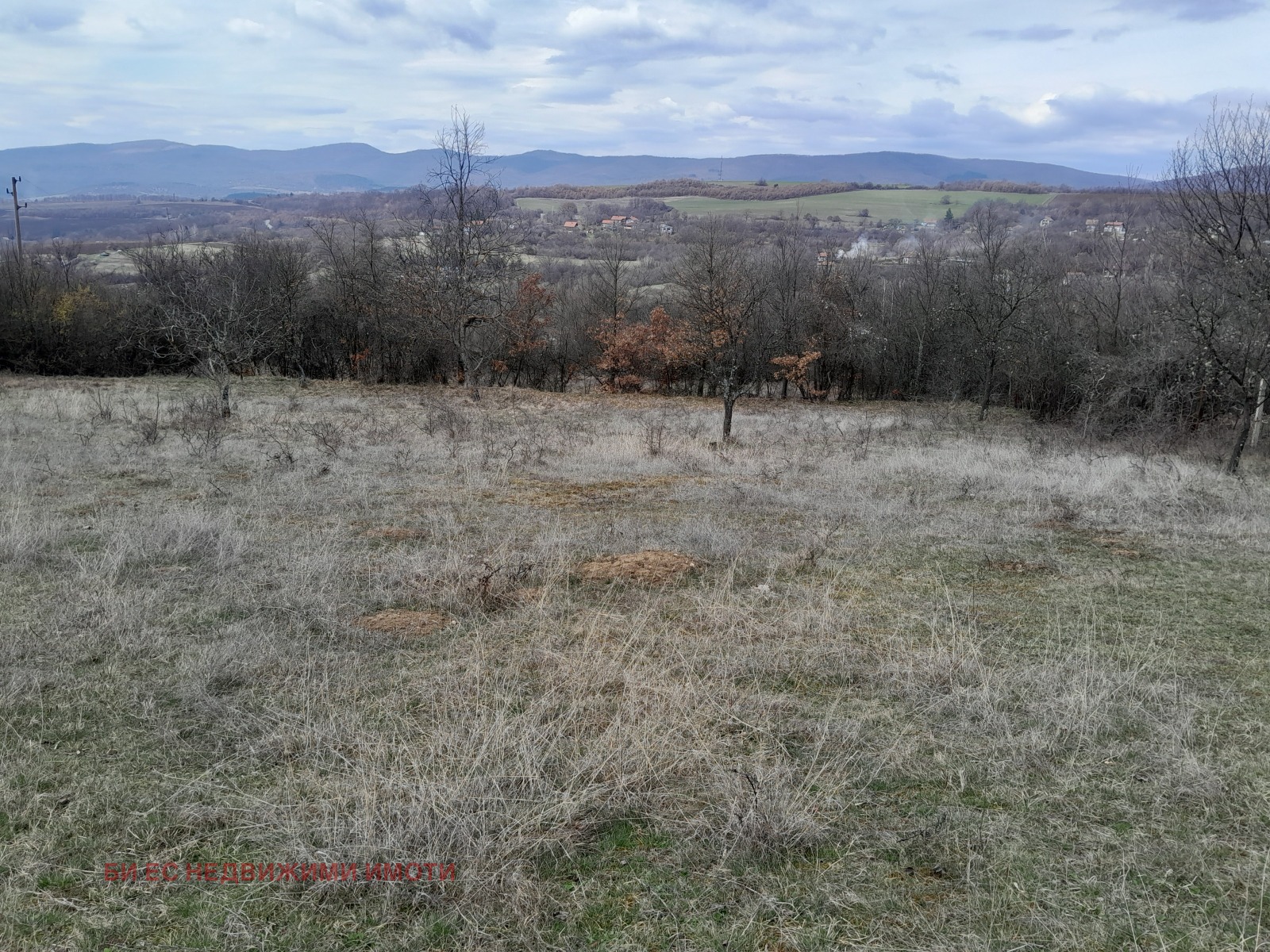 Продава ПАРЦЕЛ, с. Косача, област Перник