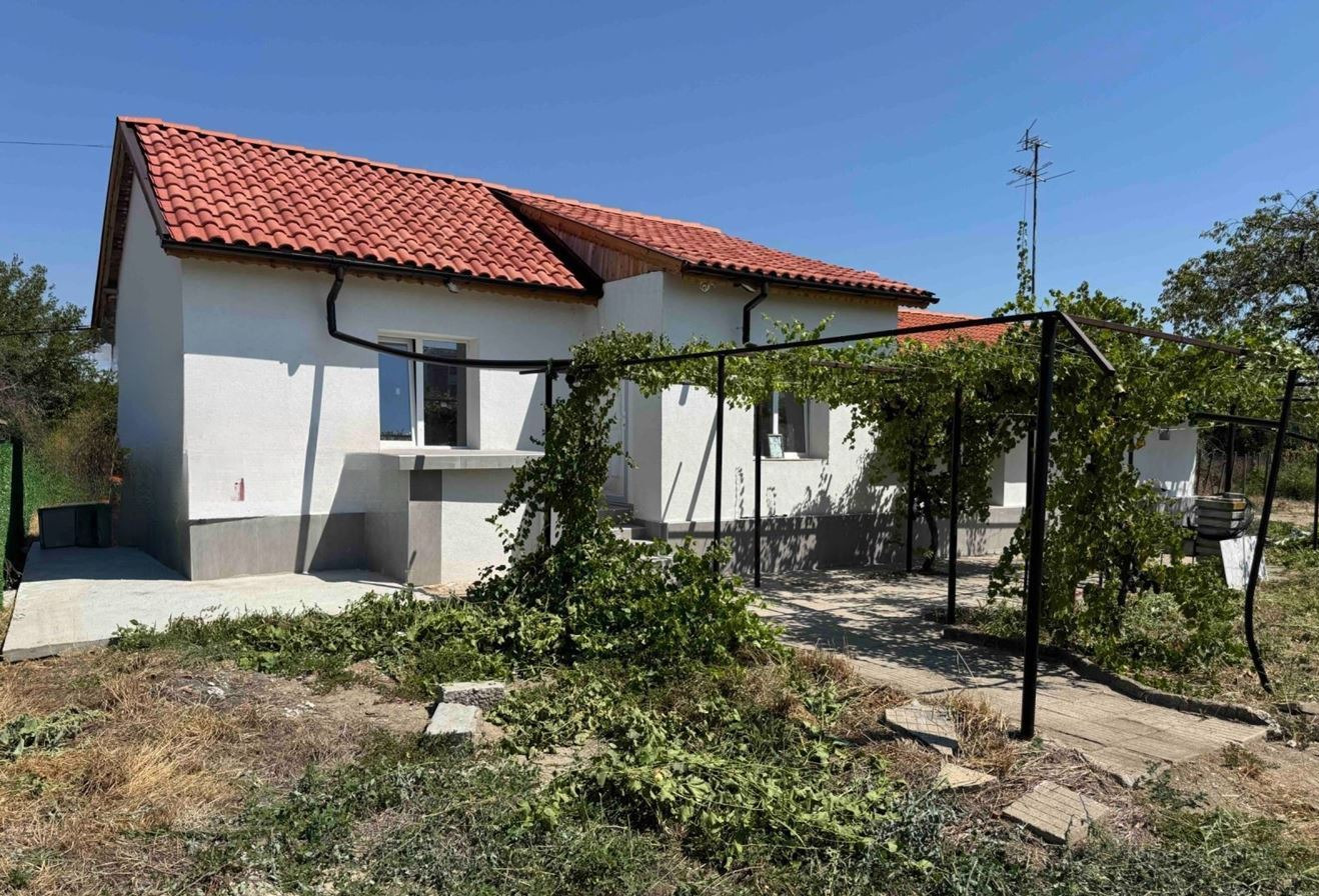 Продава КЪЩА, с. Малък чардак, област Пловдив