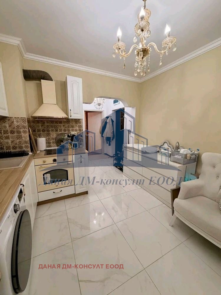 Продава 2-СТАЕН, гр. Шумен, Център, снимка 2 - Апартаменти - 54513175
