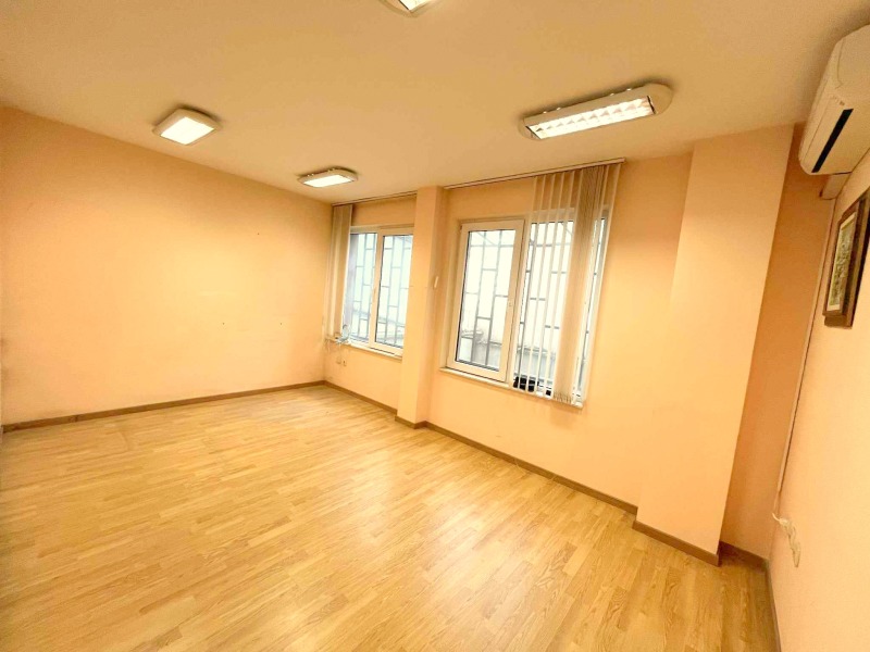 Продава 1-СТАЕН, гр. Варна, Спортна зала