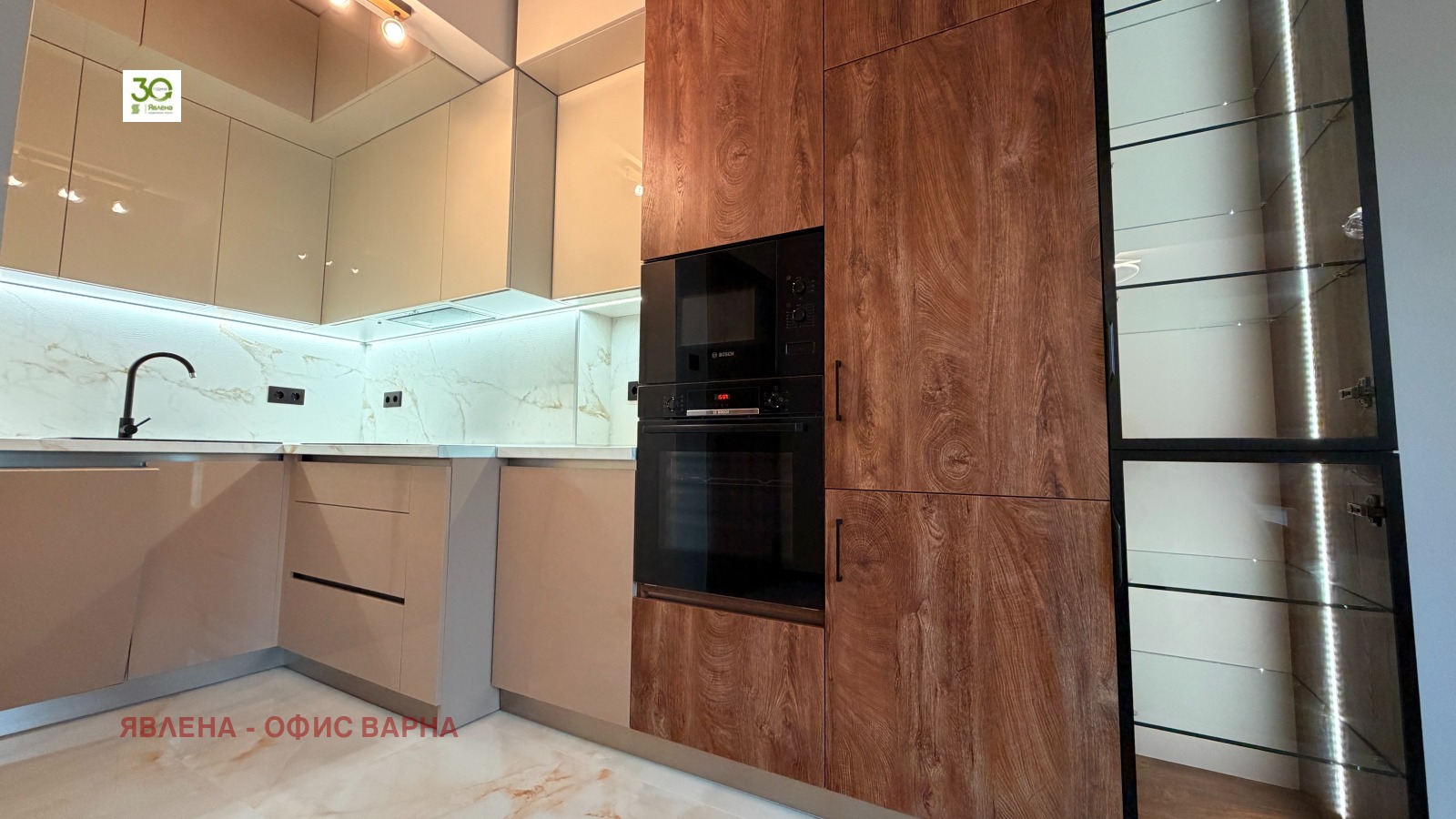 Продава 3-СТАЕН, гр. Варна, Център, снимка 3 - Апартаменти - 54051366