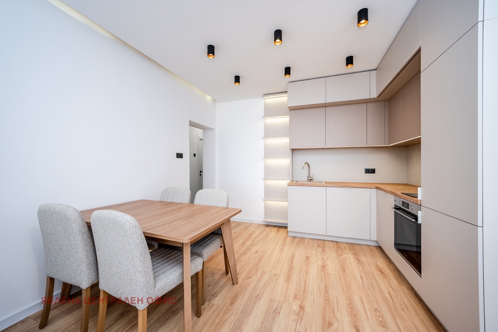 Продава 4-СТАЕН, гр. София, Изток, снимка 3 - Апартаменти - 53991825