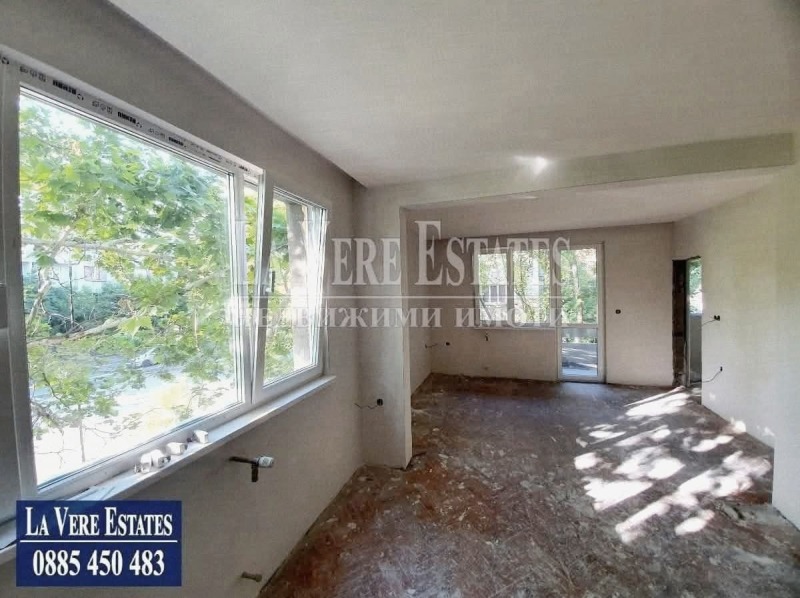 Продава  4-стаен град Русе , Възраждане , 100 кв.м | 75764042 - изображение [8]