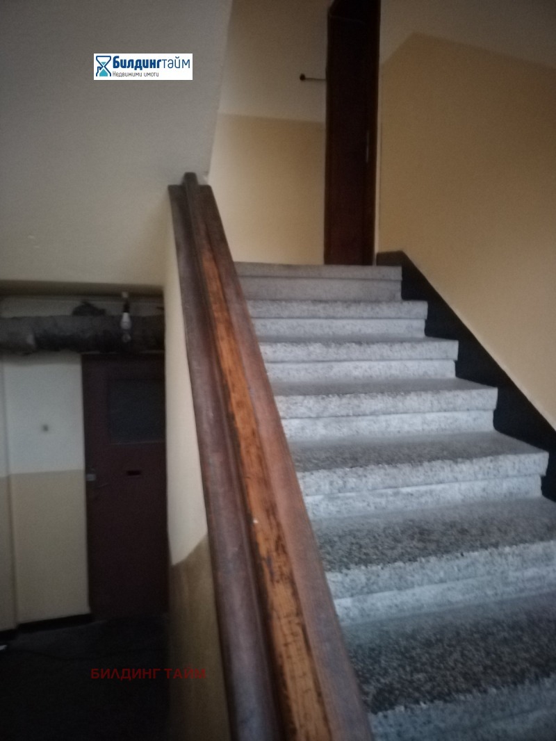 Продава 4-СТАЕН, гр. Шумен, Военно училище, снимка 2 - Апартаменти - 52363896