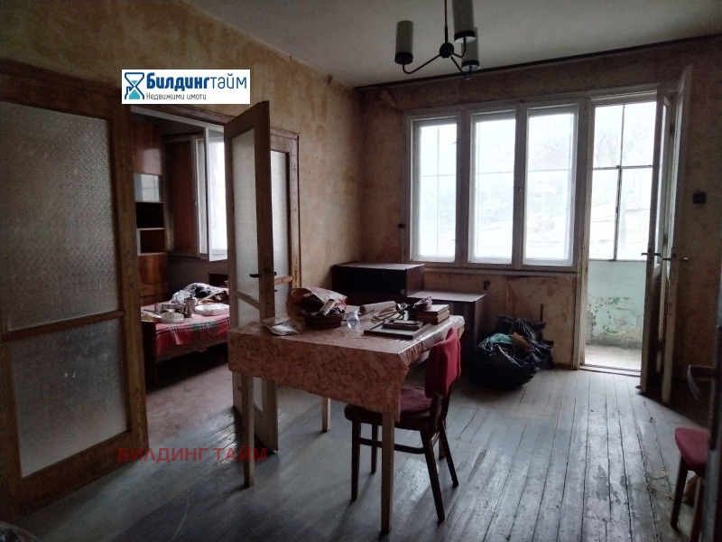 Продава 4-СТАЕН, гр. Шумен, Военно училище, снимка 3 - Апартаменти - 52363896