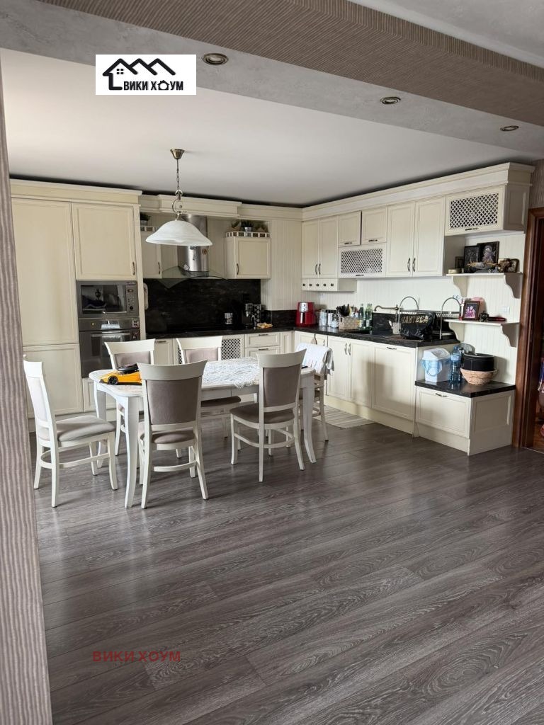 Продава  4-стаен град Варна , Зимно кино Тракия , 180 кв.м | 52450577