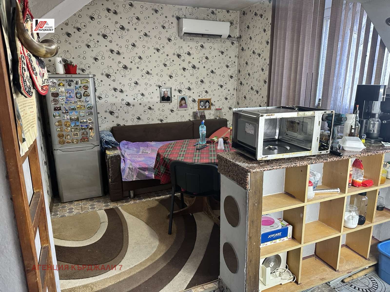 Продава МНОГОСТАЕН, гр. Кърджали, Веселчане, снимка 9 - Апартаменти - 53705694