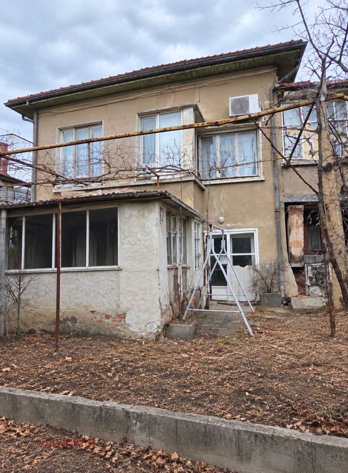 Продава КЪЩА, гр. Карлово, област Пловдив