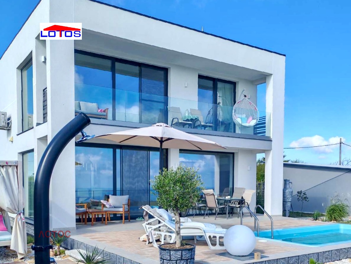 Продава ВИЛА, с. Топола, област Добрич, снимка 1 - Вили - 56221873