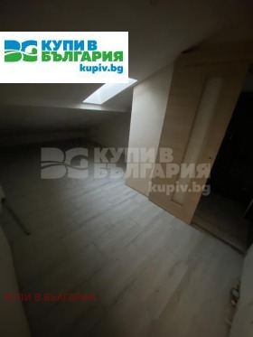 Studio Kolhozen pazar, Varna 4