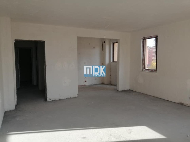 Продава  3-стаен град Пловдив , Остромила , 115 кв.м | 60035353 - изображение [2]