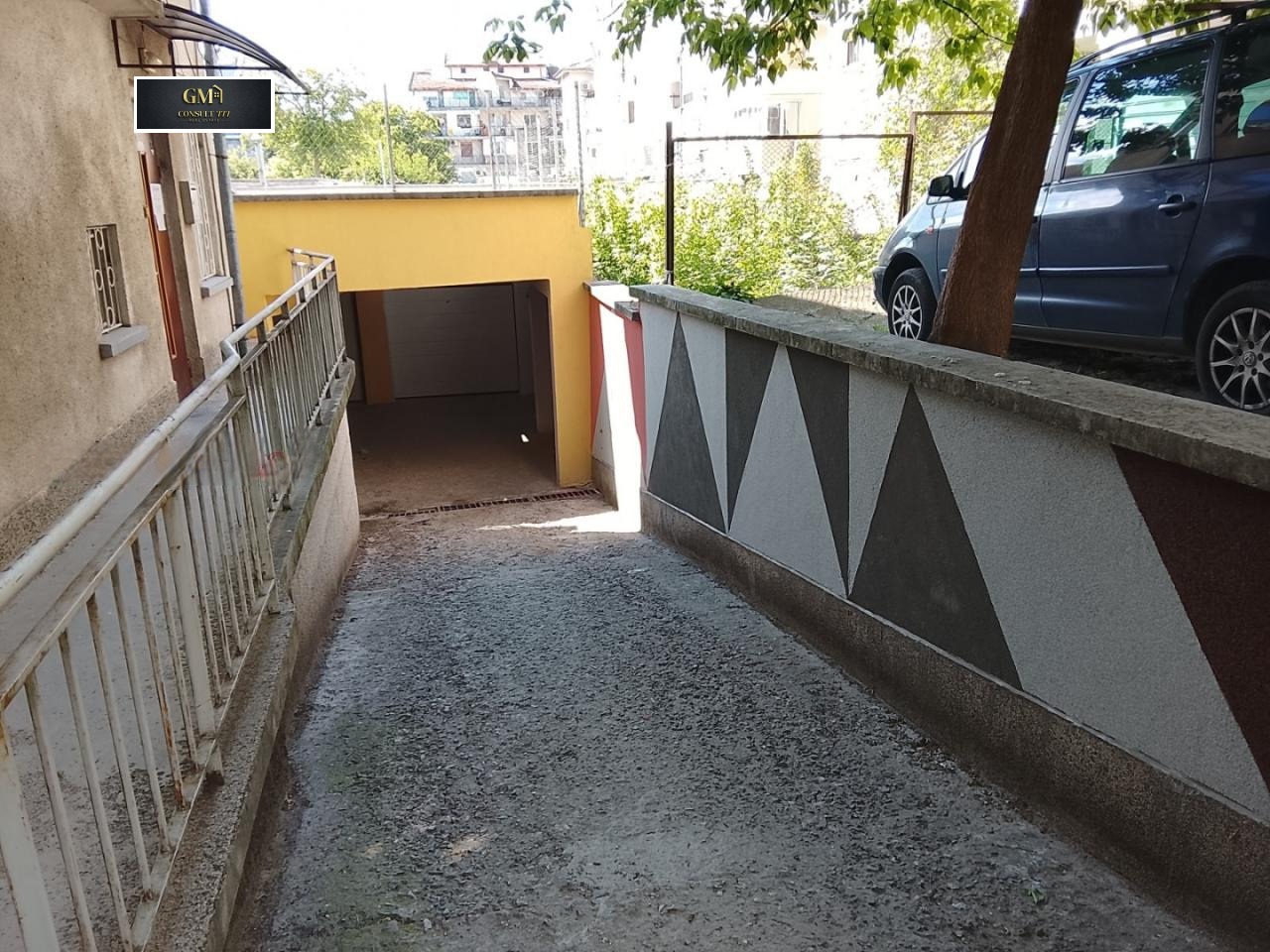 Продава ГАРАЖ, ПАРКОМЯСТО, гр. Плевен, Широк център