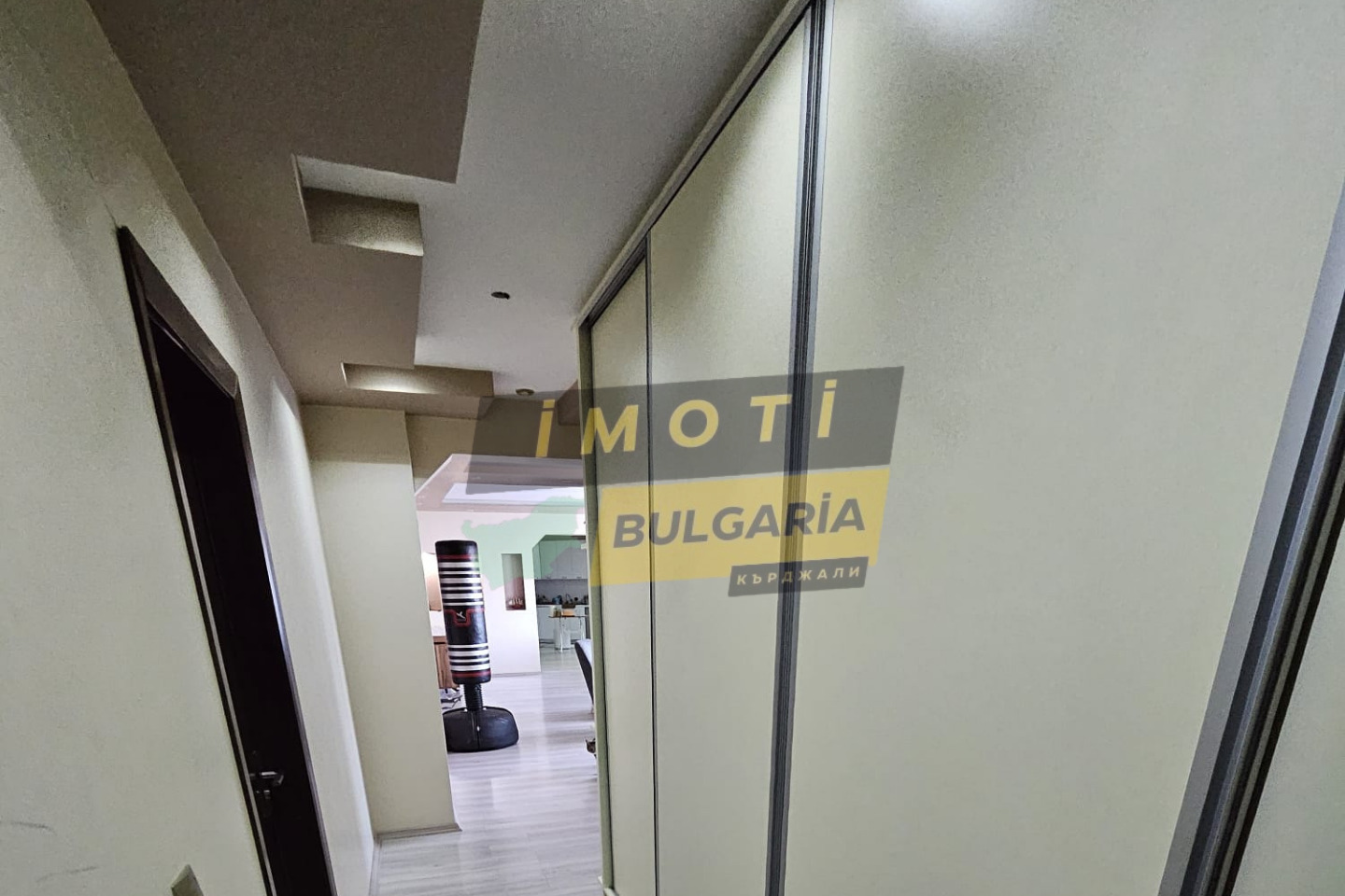 Продава МНОГОСТАЕН, гр. Кърджали, Център, снимка 8 - Апартаменти - 54700854