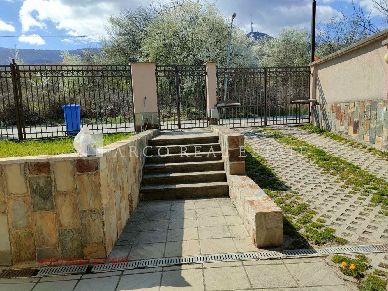 Продава КЪЩА, гр. София, м-т Гърдова глава, снимка 2 - Къщи - 54327019