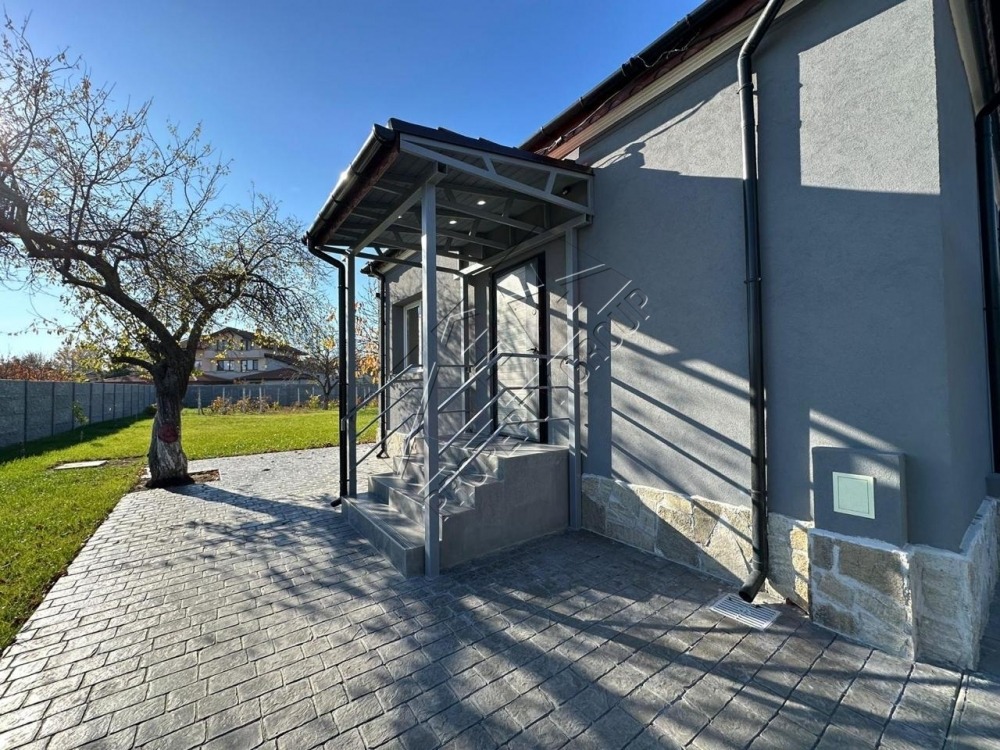 Продава КЪЩА, с. Гюльовца, област Бургас, снимка 2 - Къщи - 50465341
