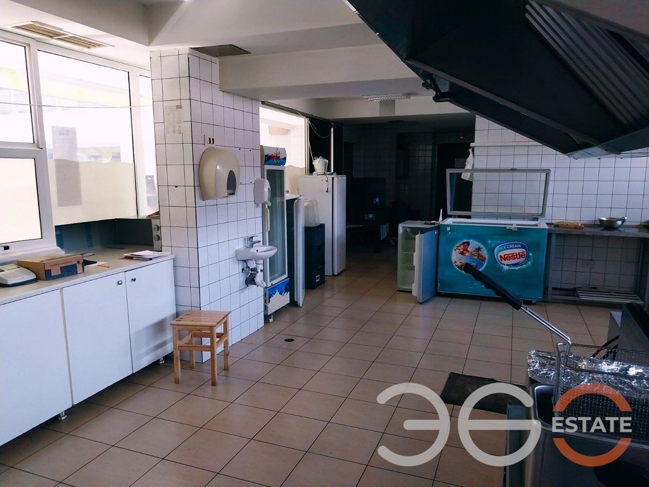 Продава ЗАВЕДЕНИЕ, гр. Варна, м-т Пчелина, снимка 2 - Заведения - 56115210