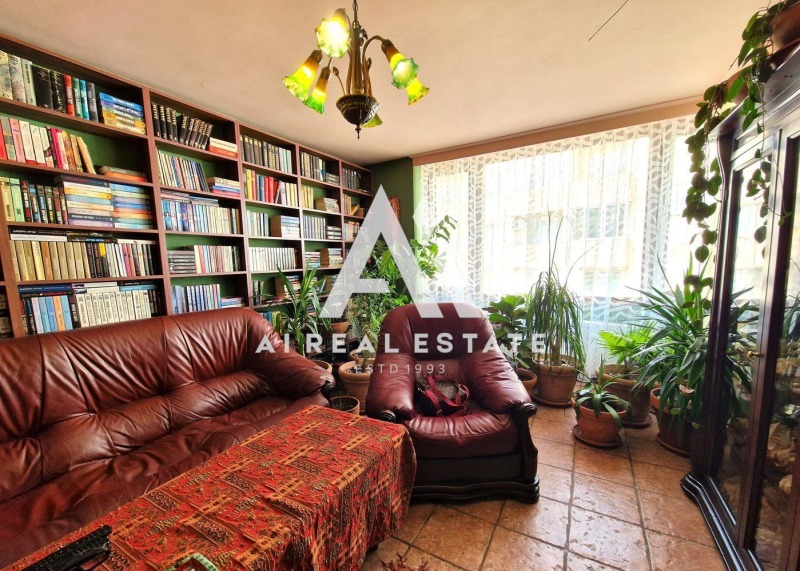 Продава 3-СТАЕН, гр. Плевен, Идеален център, снимка 2 - Апартаменти - 52708593