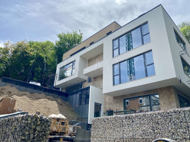 Продаја  3 спаваће собе Софија , Бојана , 273 м2 | 10356371