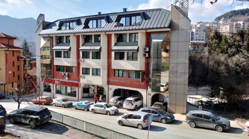 Продава ЗАВЕДЕНИЕ в град Смолян, Нов център - 229 кв.м / 206 000 € » 402 900.98 лв., СУПРИММО ОФИСИ В СТРАНАТА