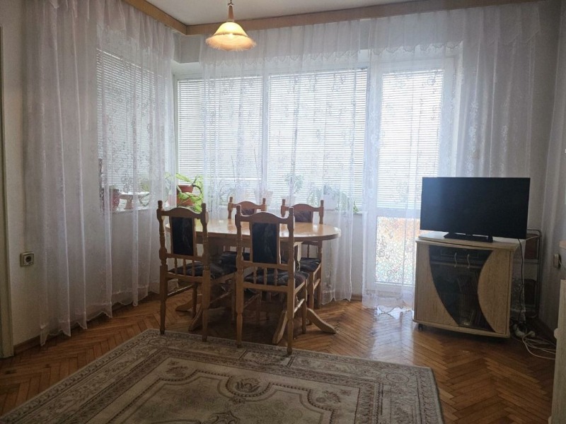 Продава  2-стаен град Русе , Централен южен район , 69 кв.м | 73437404 - изображение [2]