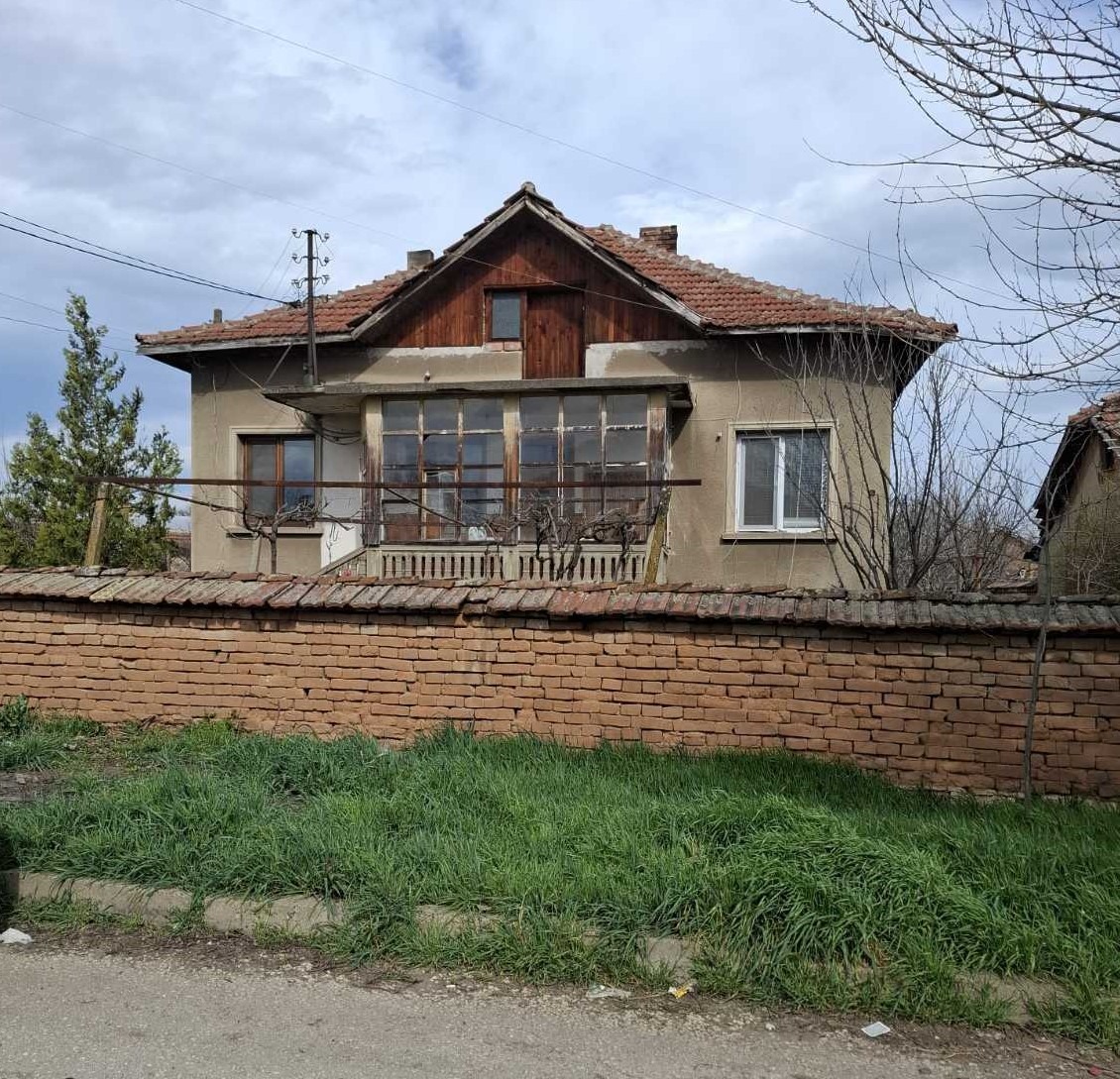 Продава КЪЩА, с. Горни Дъбник, област Плевен