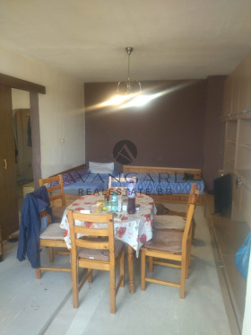 1 quarto Kiutchuk Parij, Plovdiv