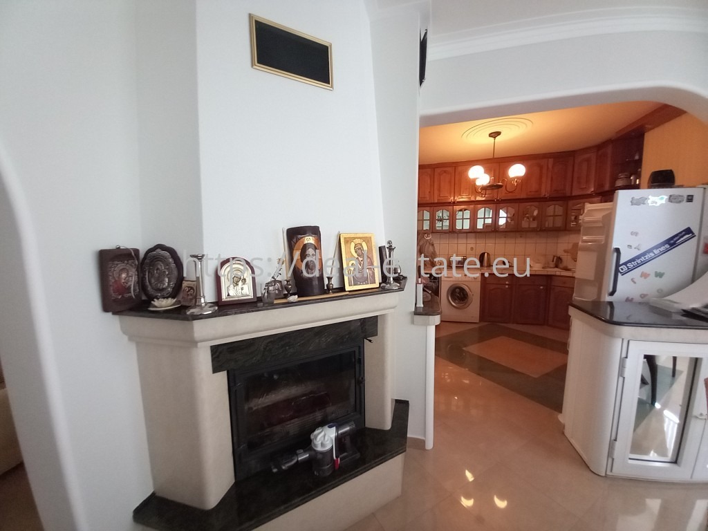 Продава 3-СТАЕН, гр. Благоевград, Орлова чука, снимка 2 - Апартаменти - 49070637