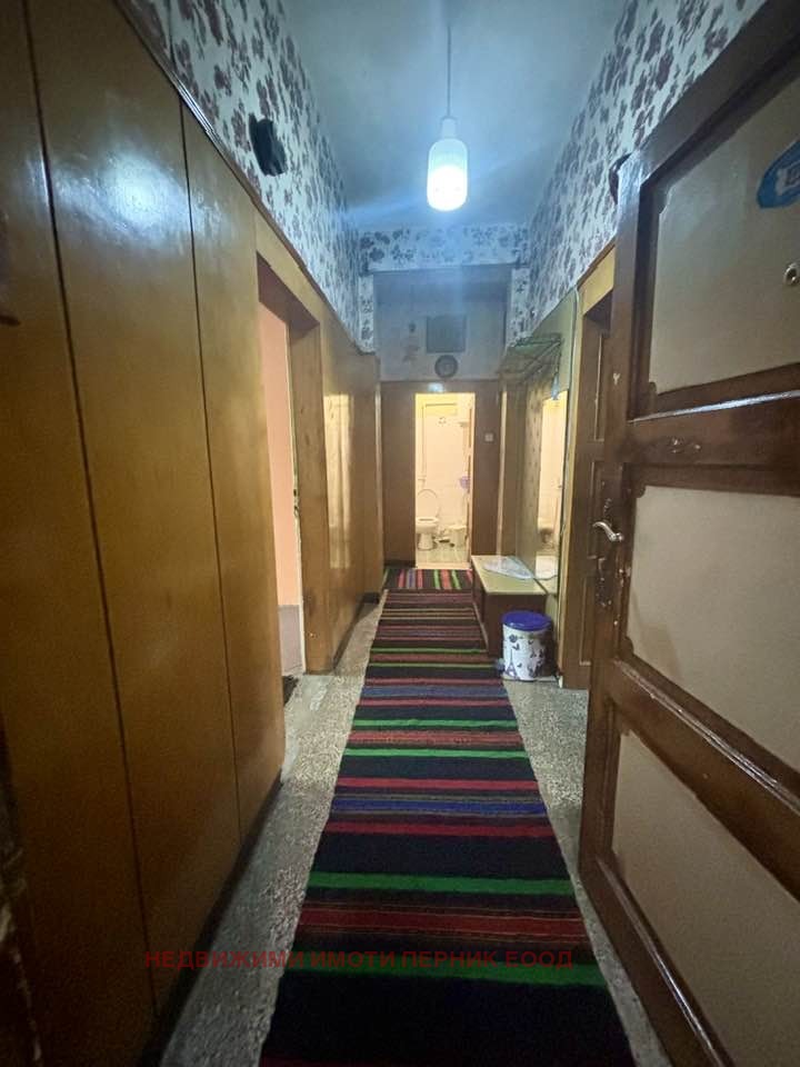 Продава  3-стаен град Перник , Изток , 91 кв.м | 31000677