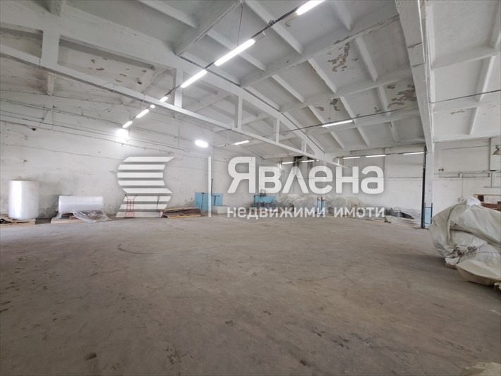 Продава СКЛАД, гр. Русе, Промишлена зона - Изток, снимка 2 - Складове - 54598842
