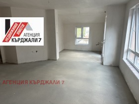 2 Schlafzimmer Zentar, Kardschali