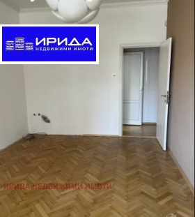 2 makuuhuonetta Zona B-5, Sofia 5