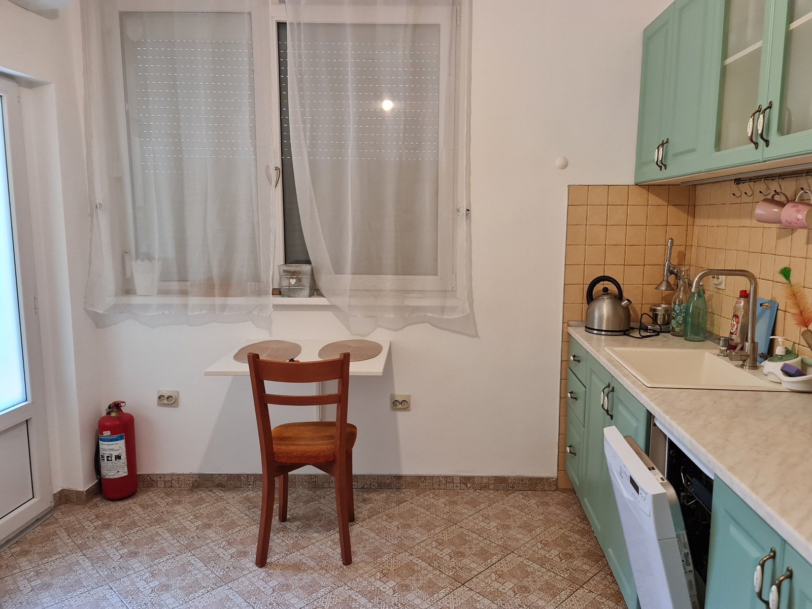 Продава ЕТАЖ ОТ КЪЩА, гр. София, Център, снимка 14 - Етаж от къща - 55609198