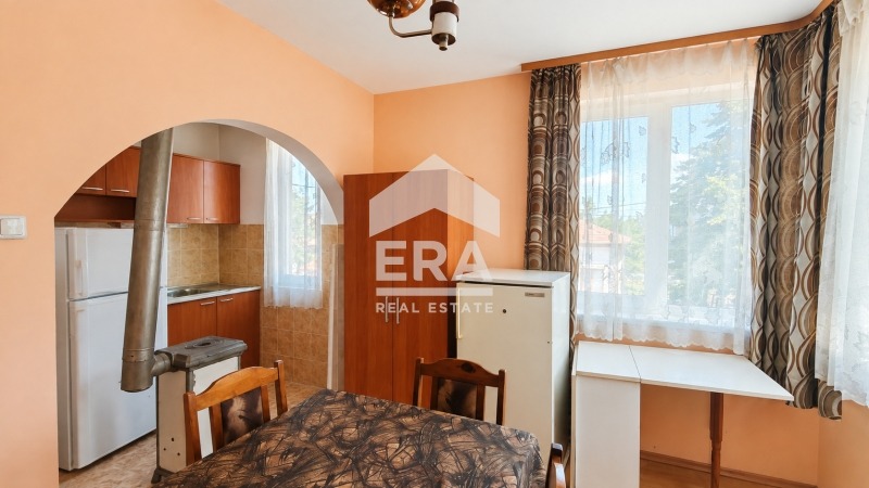 Продава ЕТАЖ ОТ КЪЩА, гр. Търговище, Вароша, снимка 3 - Етаж от къща - 55621826