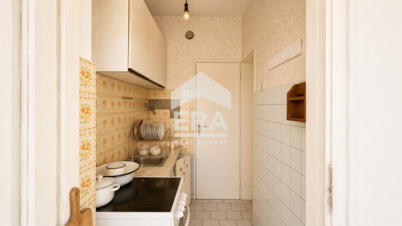 Продава ЕТАЖ ОТ КЪЩА, гр. Търговище, Вароша, снимка 5 - Етаж от къща - 55621826