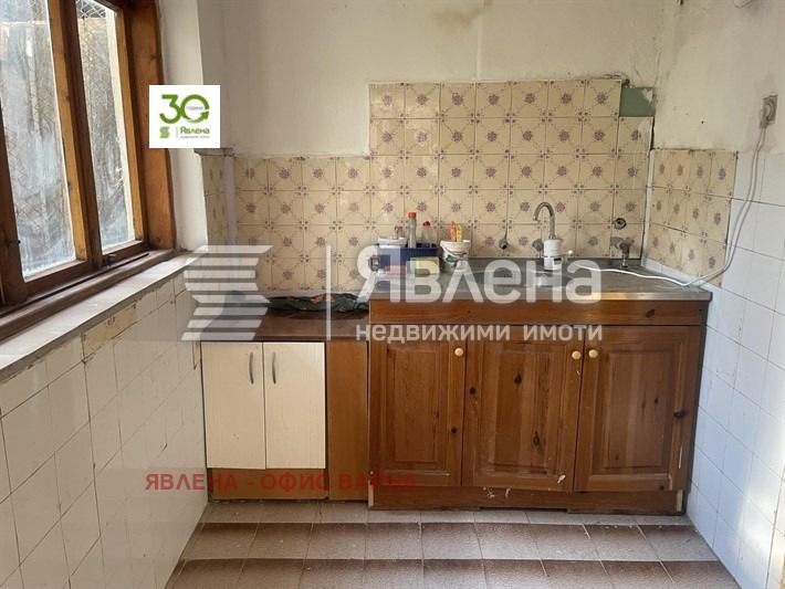 Продава ЕТАЖ ОТ КЪЩА, гр. Варна, Цветен квартал, снимка 2 - Етаж от къща - 55535257