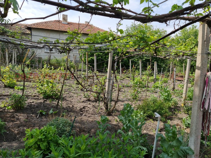 Продава КЪЩА, гр. Търговище, Бряг, снимка 14 - Къщи - 52783236