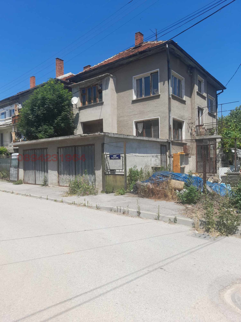 Продава КЪЩА в област Монтана, гр. Лом - 683 кв.м / 88 000 € » 172 113.04 лв.