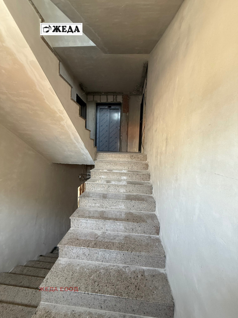 Продава  3-стаен град Плевен , Широк център , 103 кв.м | 22730433 - изображение [2]